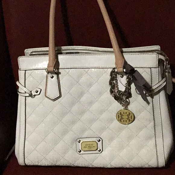 Guess purse - Picture 2 of 2